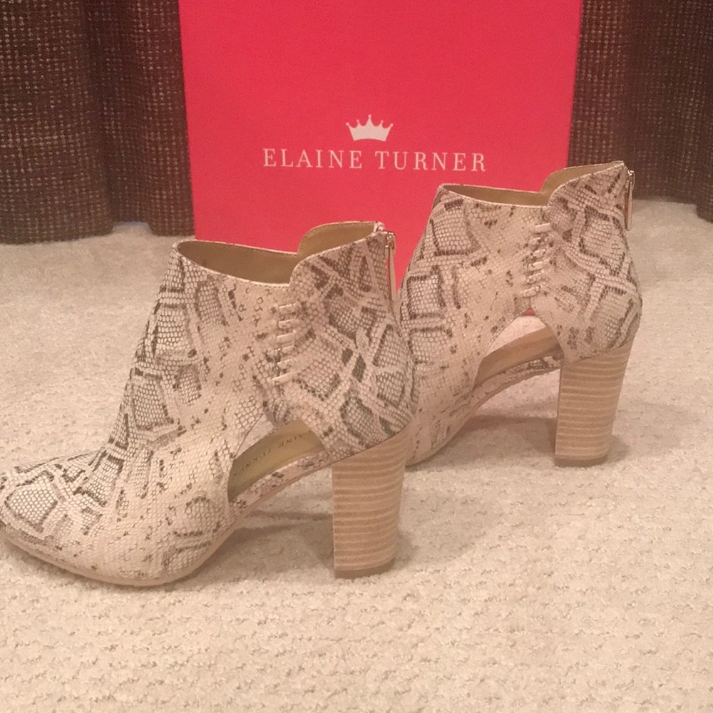 Never worn! Elaine Turner Snakeskin Booties!
